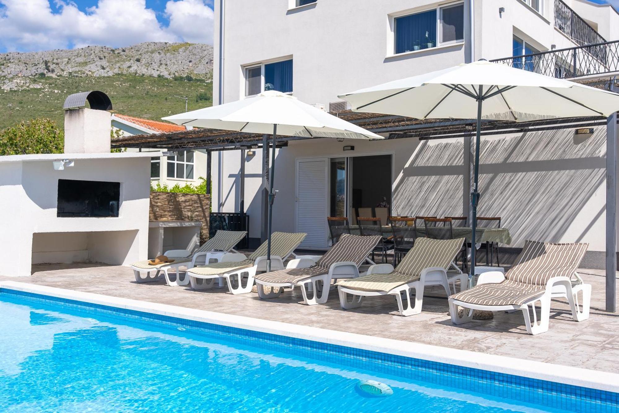 Modern With Private Pool Near Split *